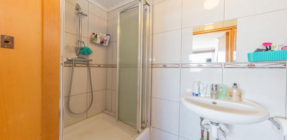 			RENT INCLUDES GAS AND WATER , Studio Apartment, 1 bath, 1 reception Studio			 Burnley Road, DOLLIS HILL